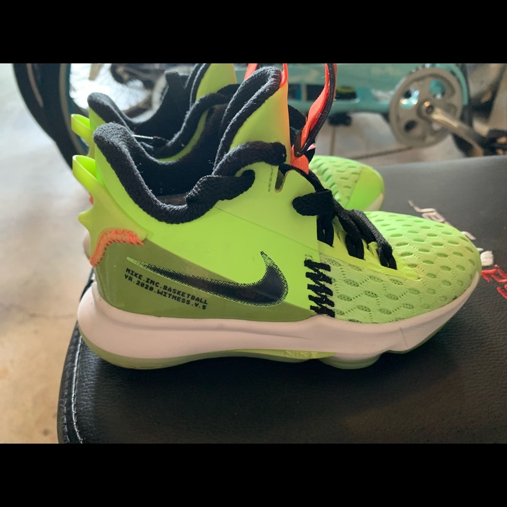 Nike Lebron shoes